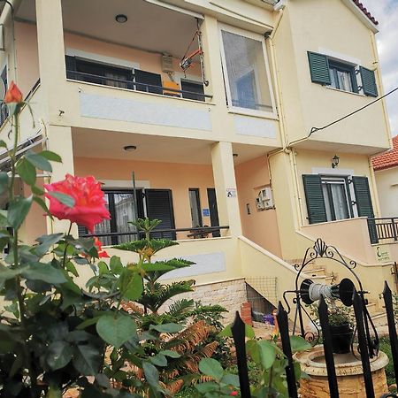 Studio Apartments Eirini Pyrgi Thermis Exterior foto